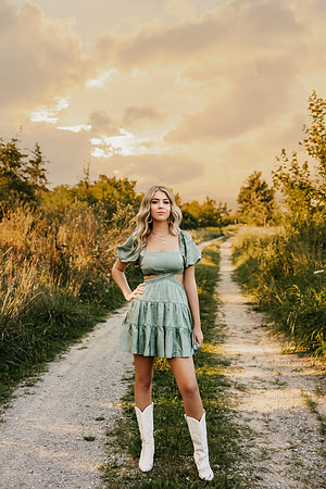 leah C senior_-9